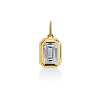 About:&nbsp;This emerald cut pendant features a bezel set diamond for a clean, structured look. Sleek and refined, it offers an elevated take on classic jewelry.

Diamond Details:&nbsp;Lab Grown Emerald Cut Diamond

Total Carat Weight:&nbsp;1 Carat

Color:&nbsp;E/F
Clarity:&nbsp;VS+

Metal:&nbsp;14K Gold&nbsp;

Available in 14K Yellow Gold and 14K White Gold&nbsp;

Dimensions:&nbsp;Approx 11.2 mm x 9.4 mm

Closure: Open + Close Latch Bail