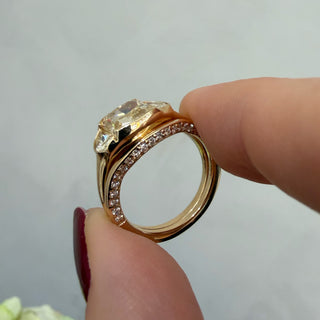 Pavé Diamond Curved Contour Band