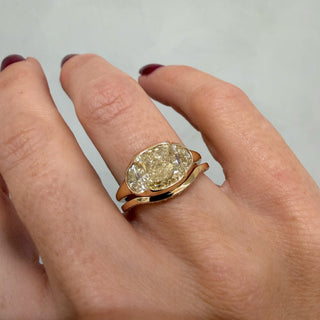 Pavé Diamond Curved Contour Band