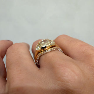 Pavé Diamond Curved Contour Band