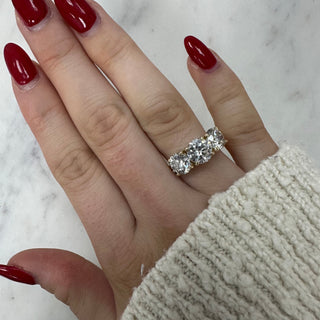 1.50 Carat Round Cut Diamond Engagement Ring