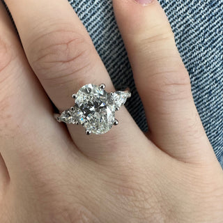 2.50 Carat Oval Cut Diamond Engagement Ring